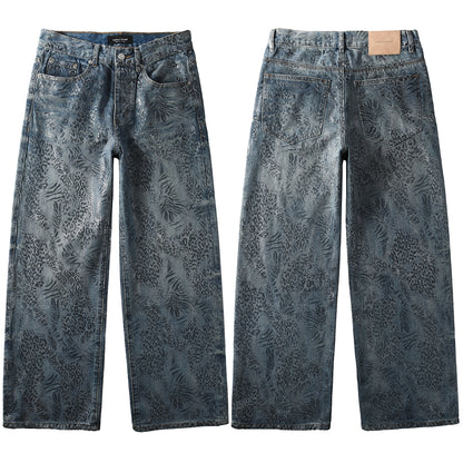 Jean bleu coupe ample style streetwear pour homme, avec délavage unique à motif léopard et feuilles pour un style urbain rétro 100 