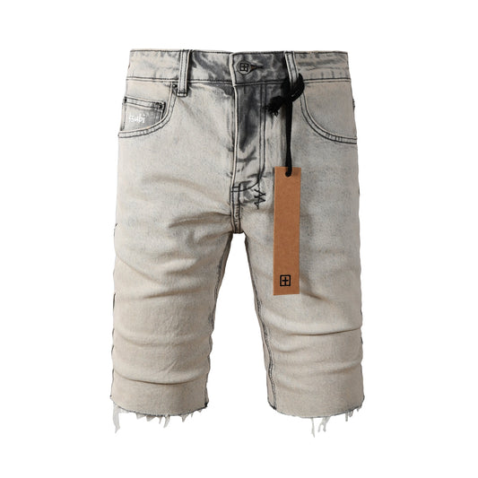 Short en jean beige délavé pour homme avec ourlet effiloché, patch graphique au dos et détails streetwear urbain 2008 