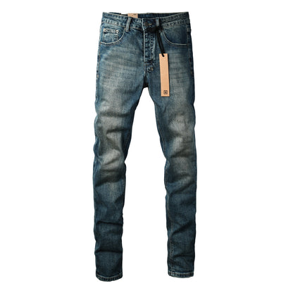 Jean streetwear vintage bleu délavé pour homme, look épuré et patch graphique sur la poche arrière 3033 