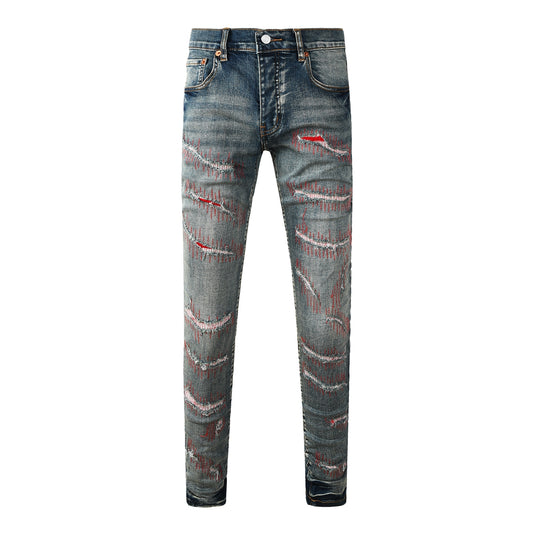 Jean slim bleu foncé pour homme avec détails patchwork rouge effet vieilli pour un style streetwear audacieux 9114 